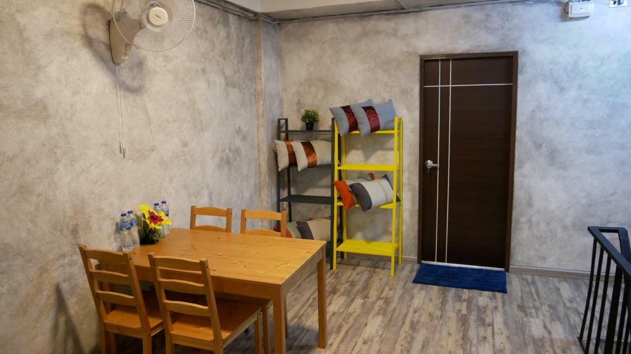 Np House Pratunam Bangkok Bagian luar foto