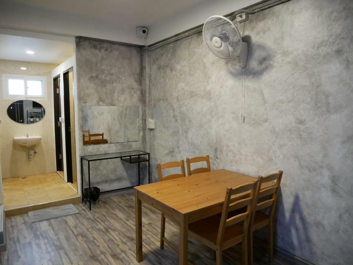 Np House Pratunam Bangkok Bagian luar foto