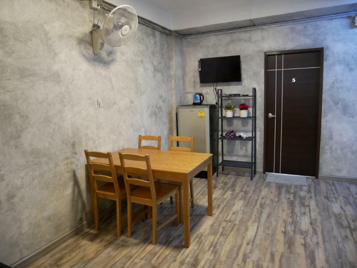 Np House Pratunam Bangkok Bagian luar foto