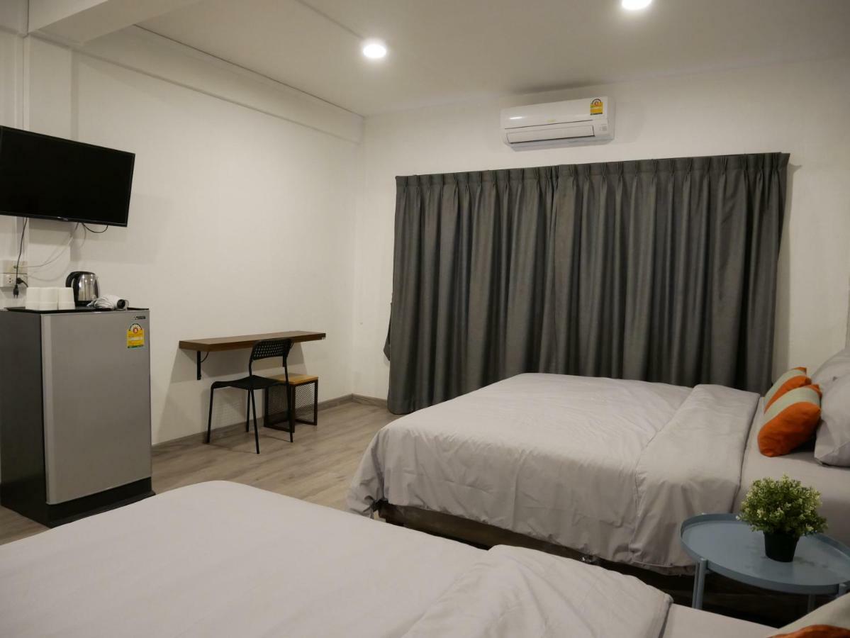 Np House Pratunam Bangkok Bagian luar foto
