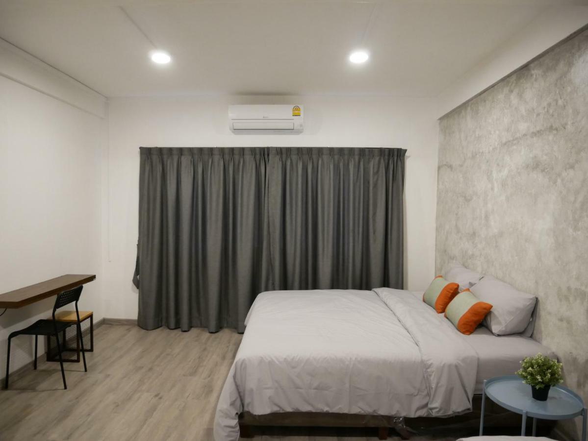 Np House Pratunam Bangkok Bagian luar foto